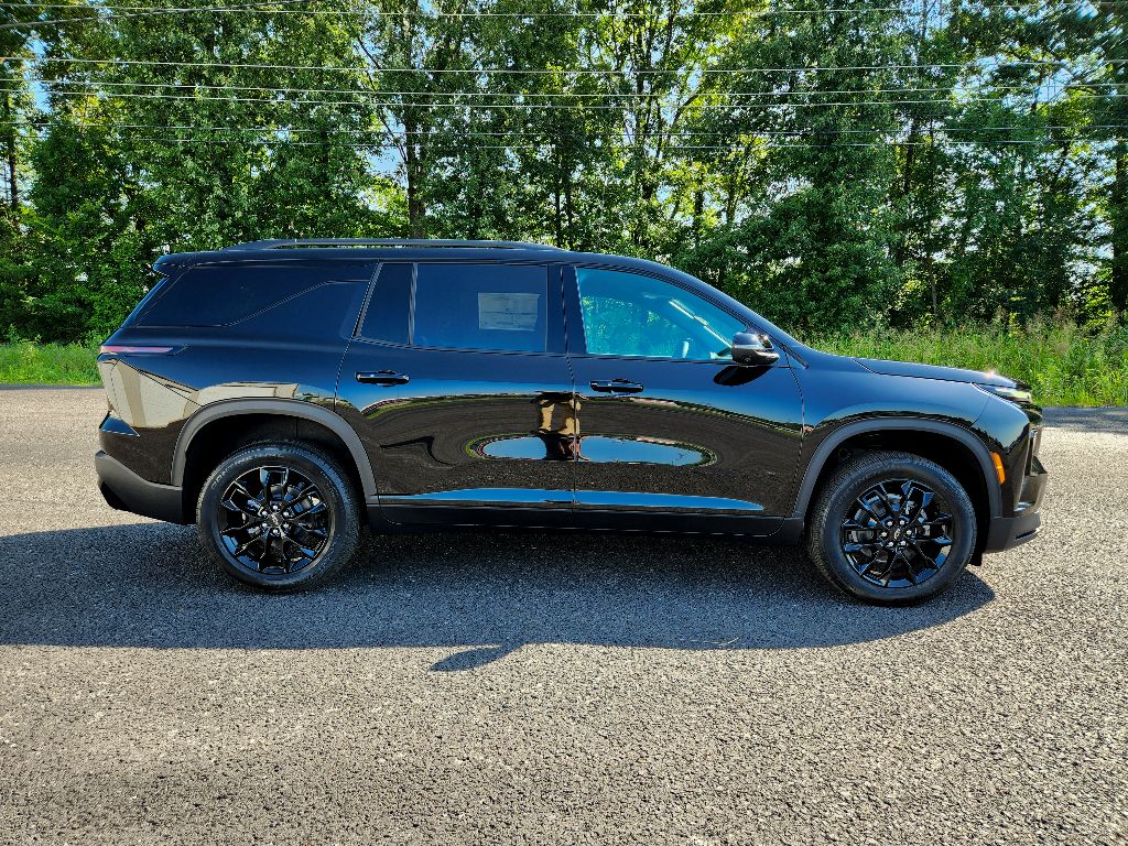 2025 Chevrolet Traverse photo 9
