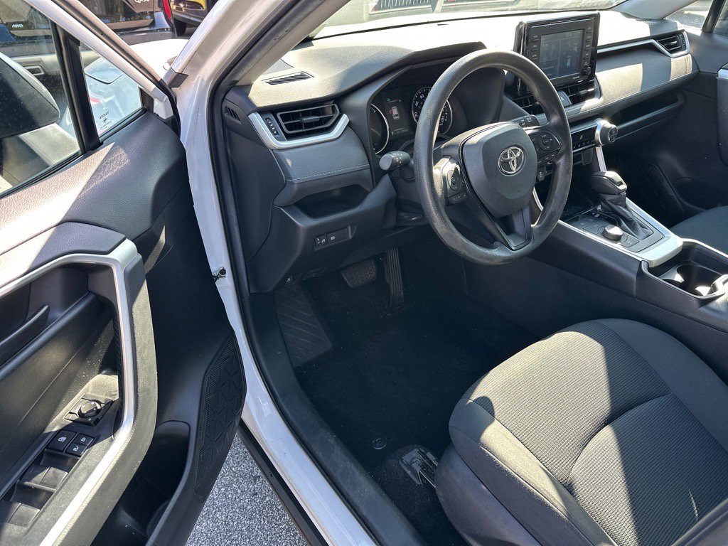 2021 Toyota RAV4 Hybrid LE photo 4