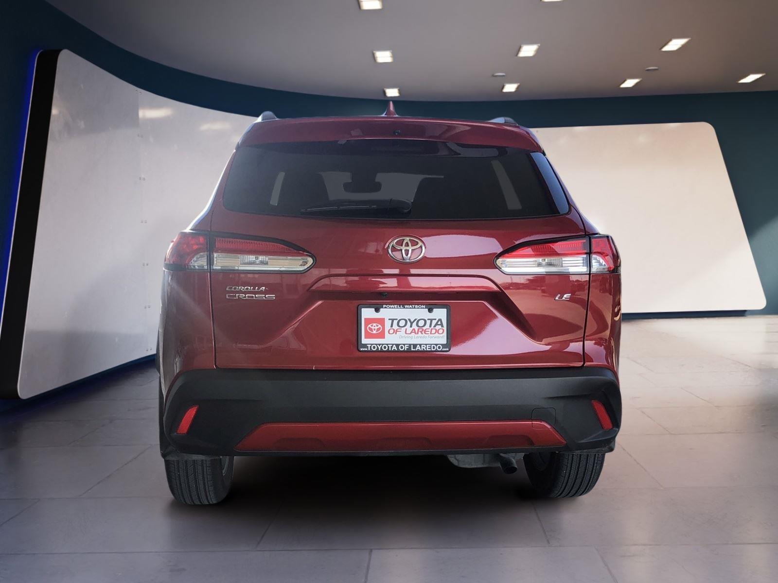 2022 Toyota Corolla Cross LE photo 3