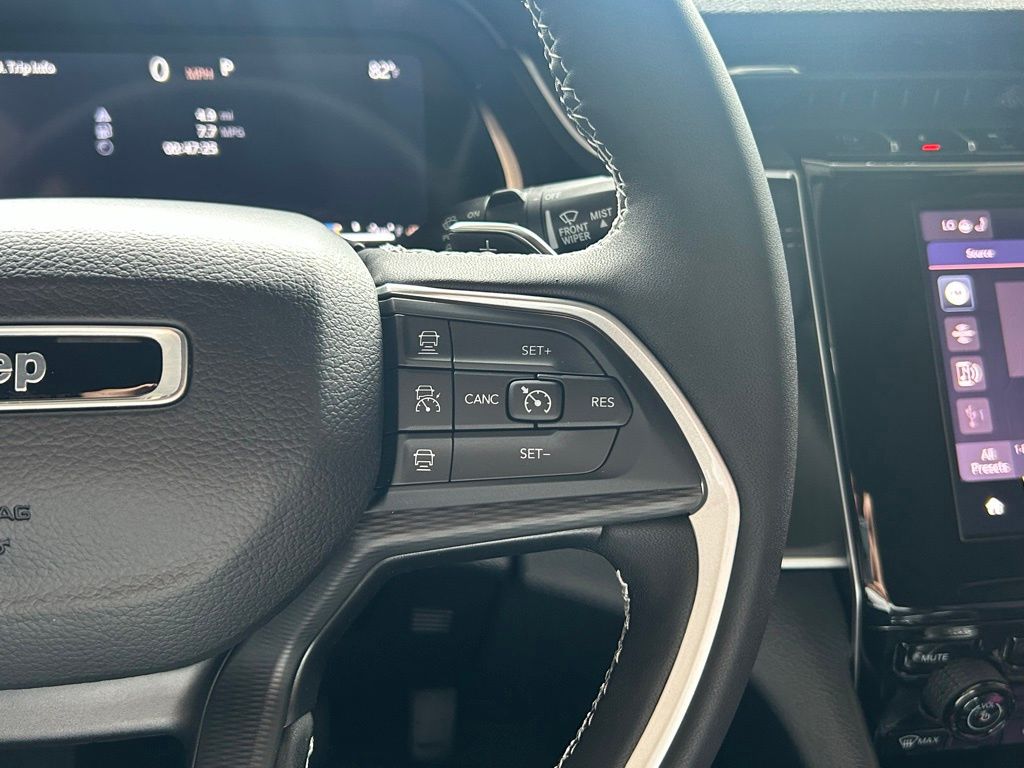 2025 Jeep Grand Cherokee Laredo Altitude photo 32