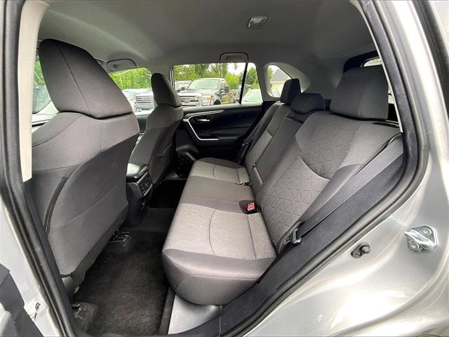 2021 Toyota RAV4 XLE photo 21