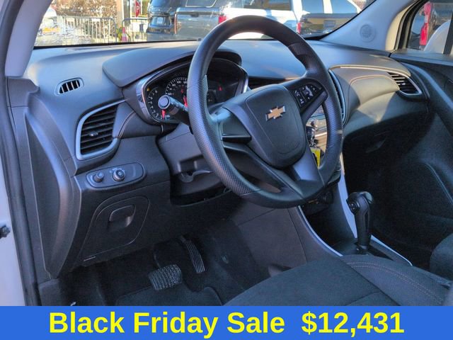 2021 Chevrolet Trax LS photo 3