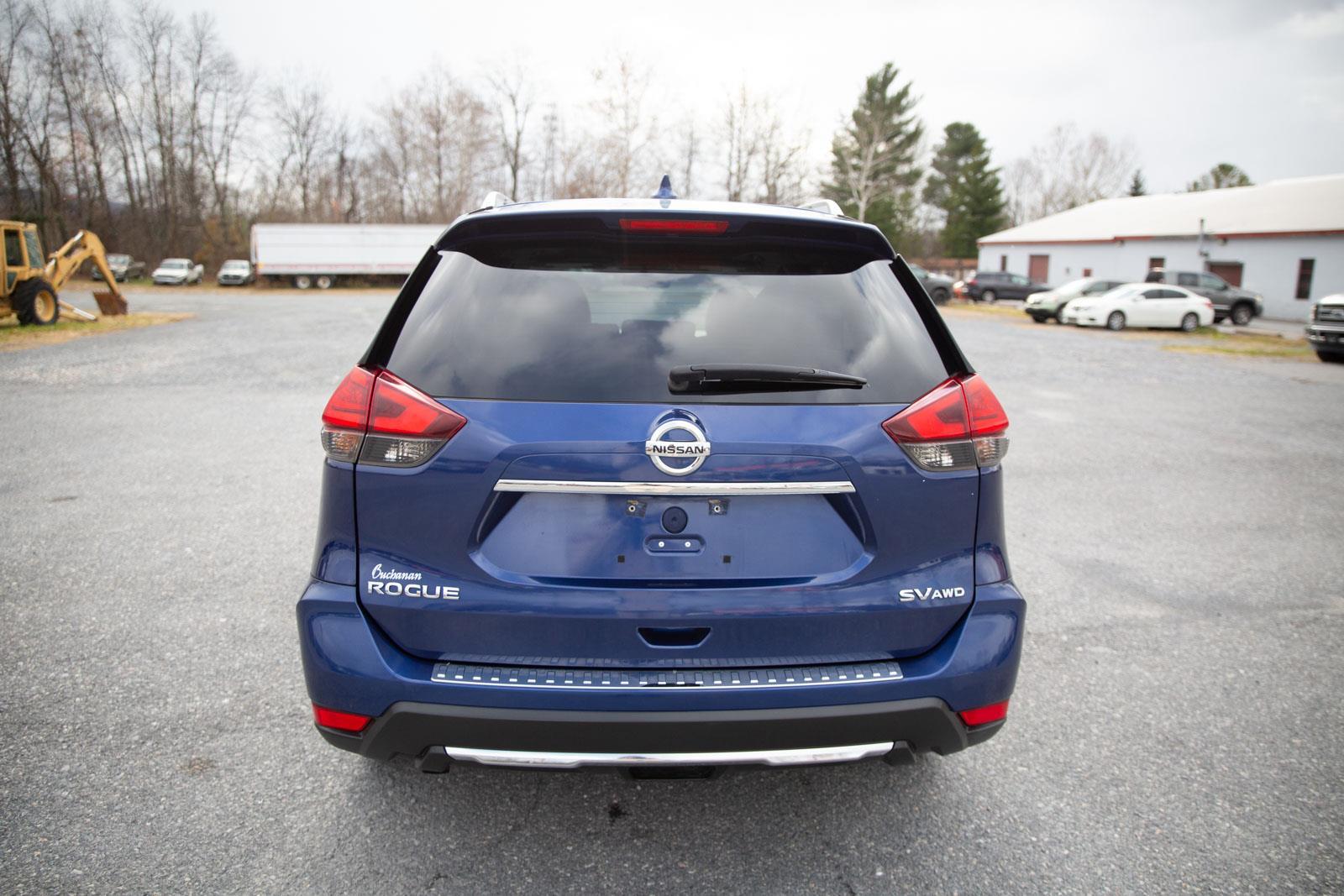 2017 Nissan Rogue SV photo 4