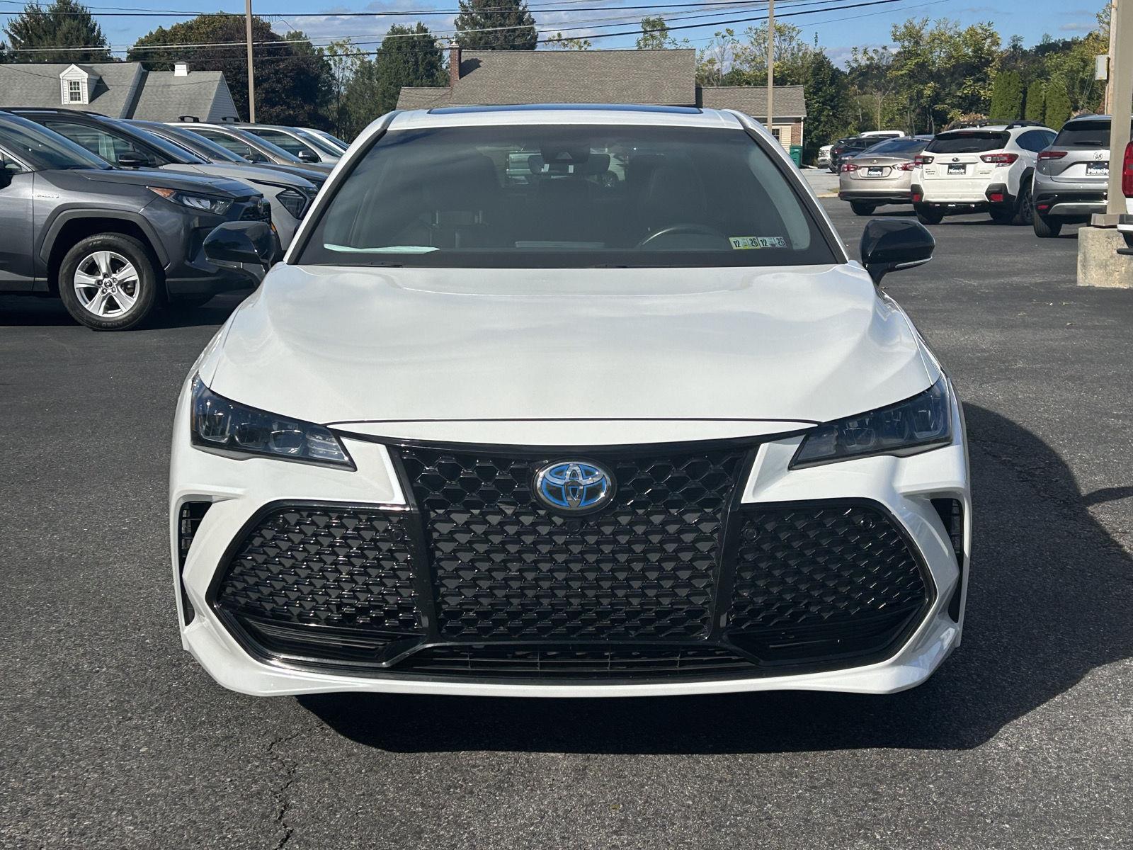 2022 Toyota Avalon Hybrid XSE photo 2