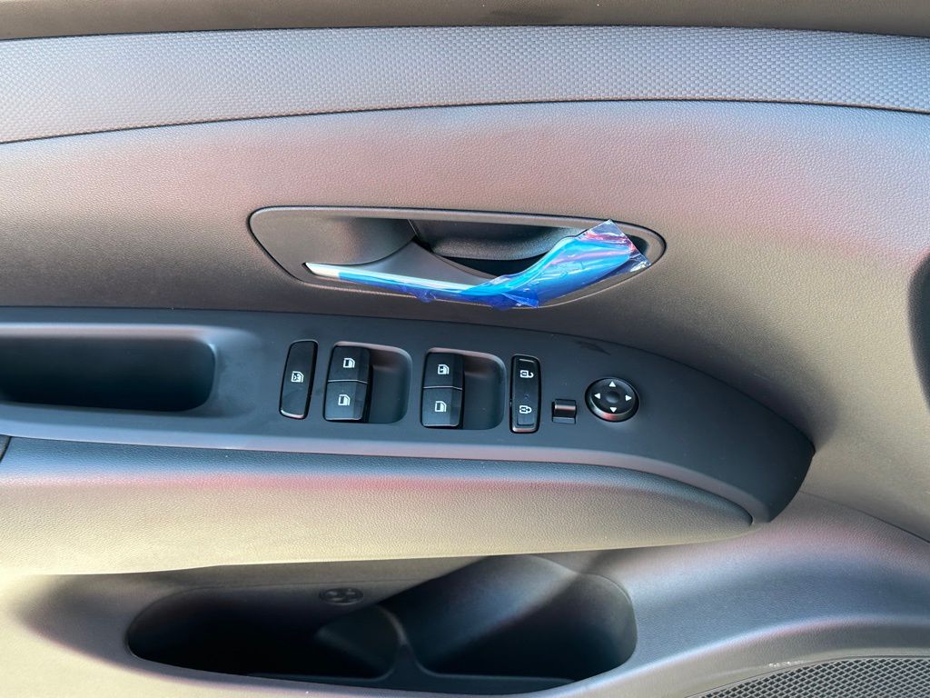 2024 Hyundai Tucson SE photo 2