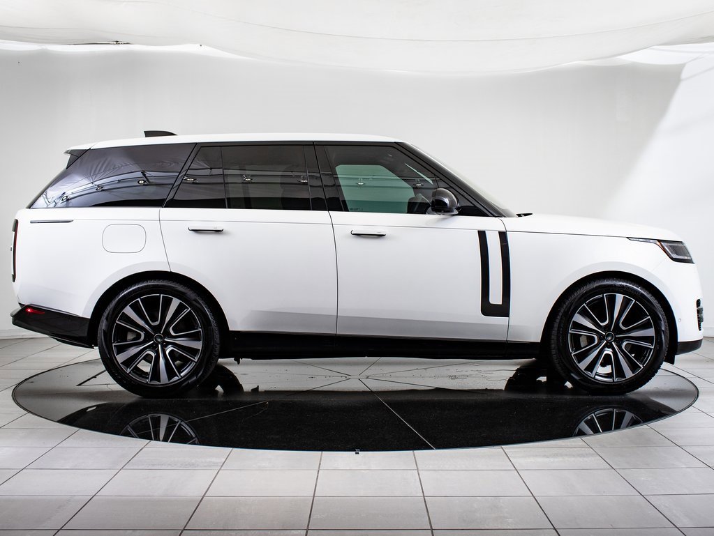2023 Land Rover Range Rover SE photo 11