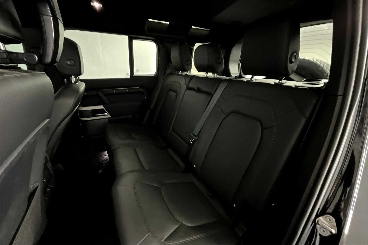 2023 Land Rover Defender SE photo 19