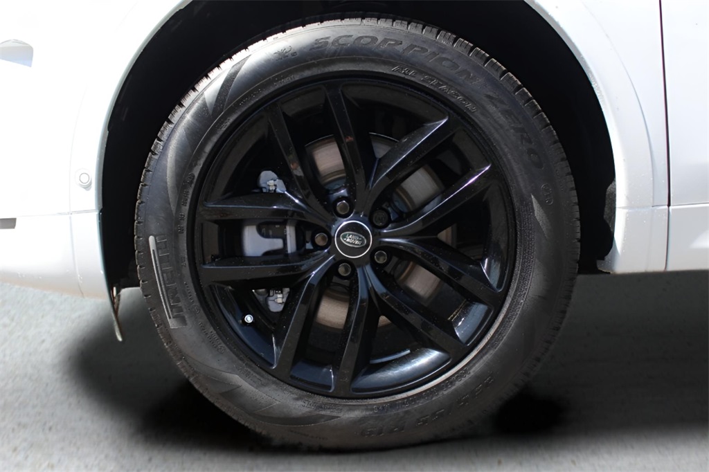 2025 Land Rover Discovery Sport S photo 8