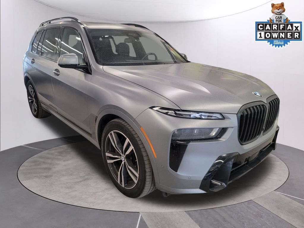 2023 BMW X7 40i's photo