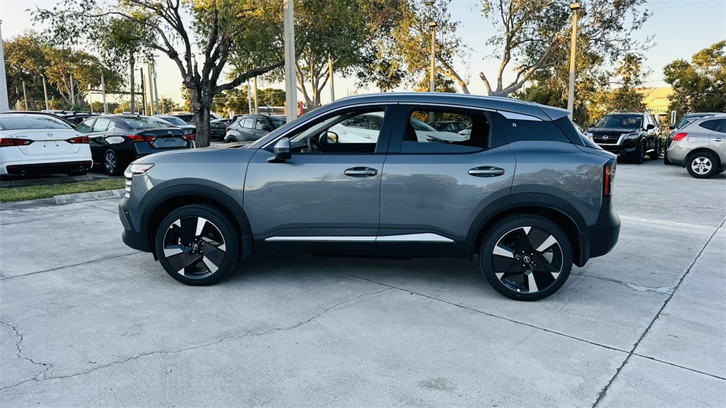 2026 Nissan Kicks SR photo 4