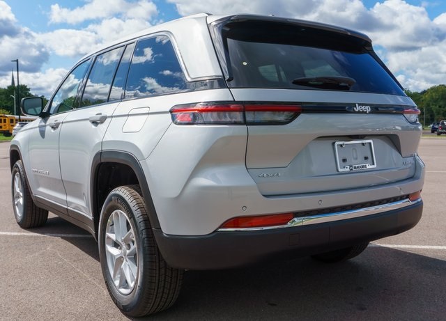2025 Jeep Grand Cherokee Laredo X photo 3
