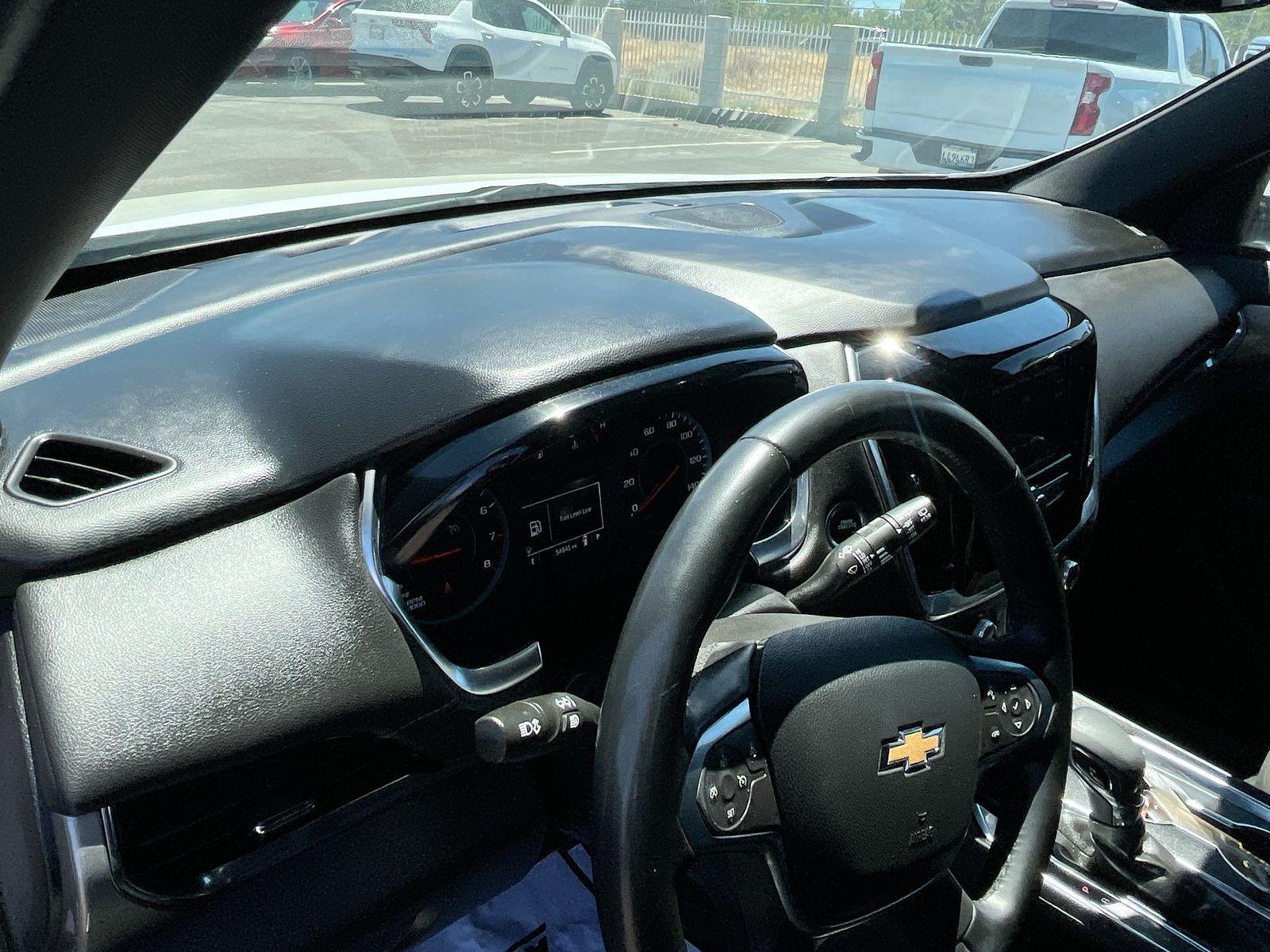 2023 Chevrolet Traverse Cloth photo 2