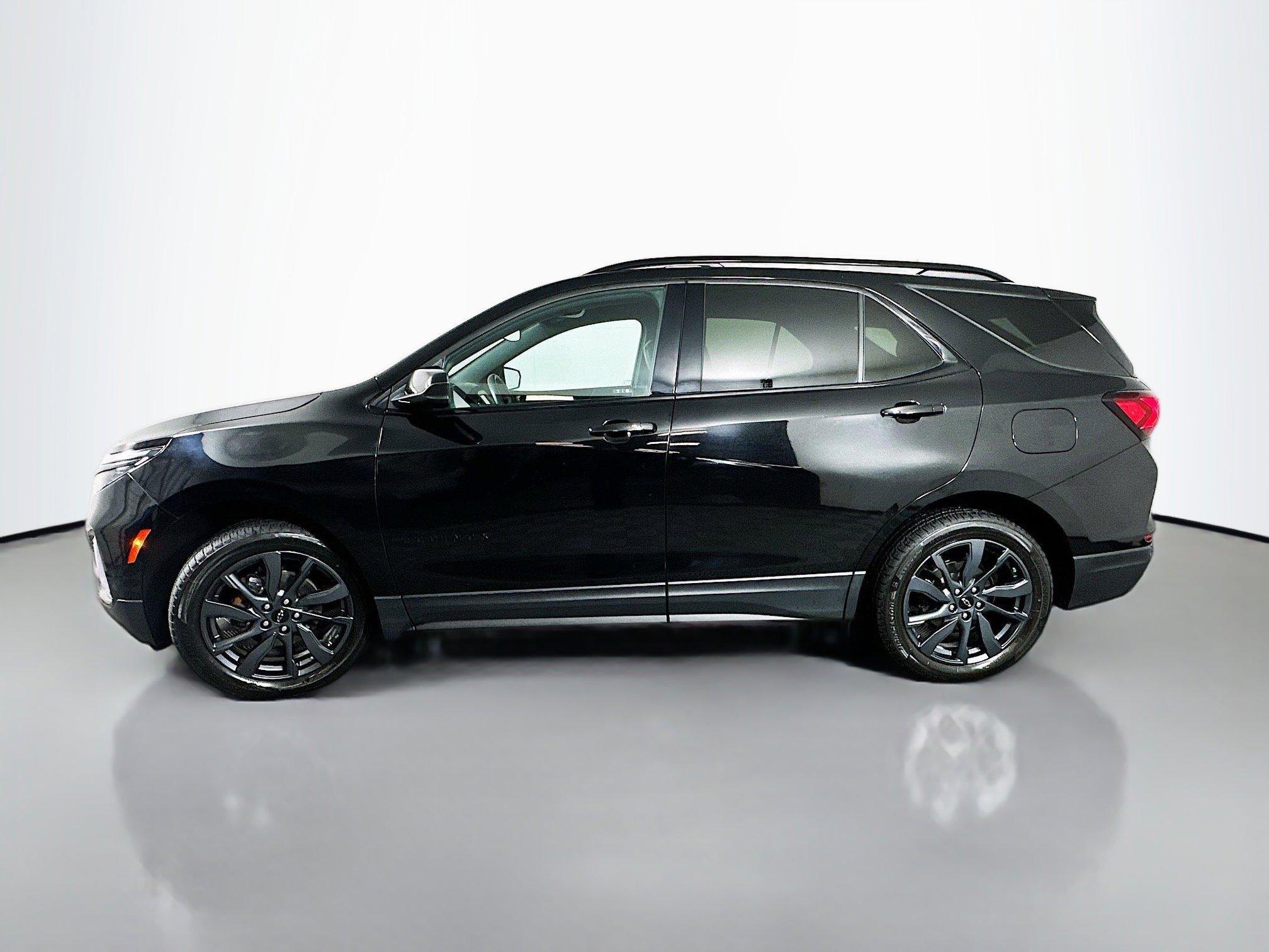 2023 Chevrolet Equinox RS photo 2