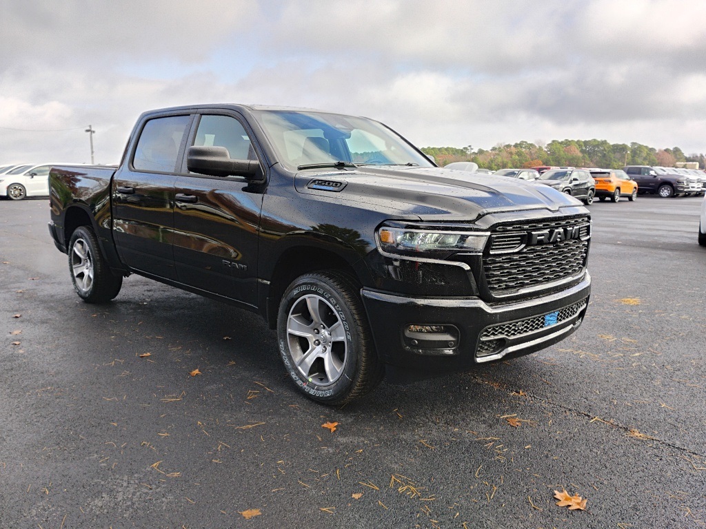 2025 Ram 1500 Tradesman photo 3