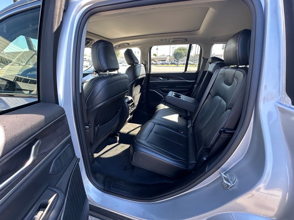 2023 Jeep Cherokee Base photo 4