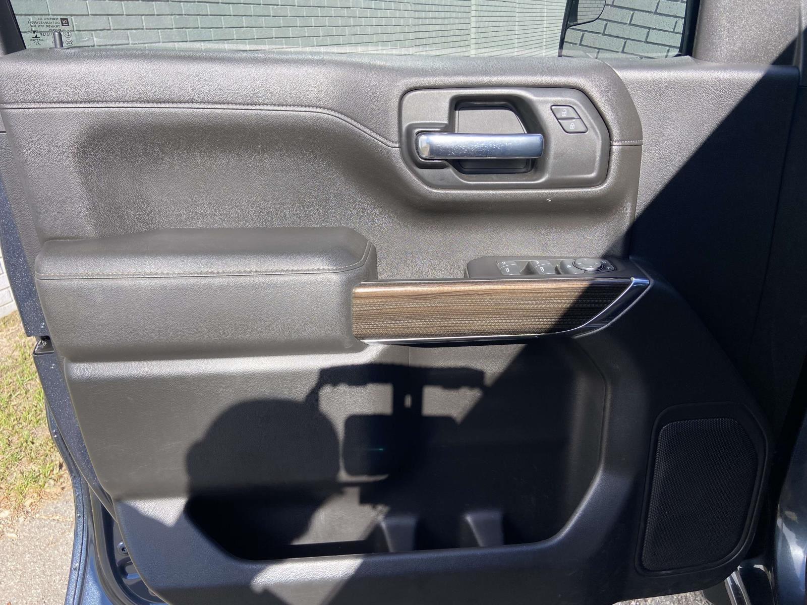 2022 Chevrolet Silverado 1500 RST photo 3