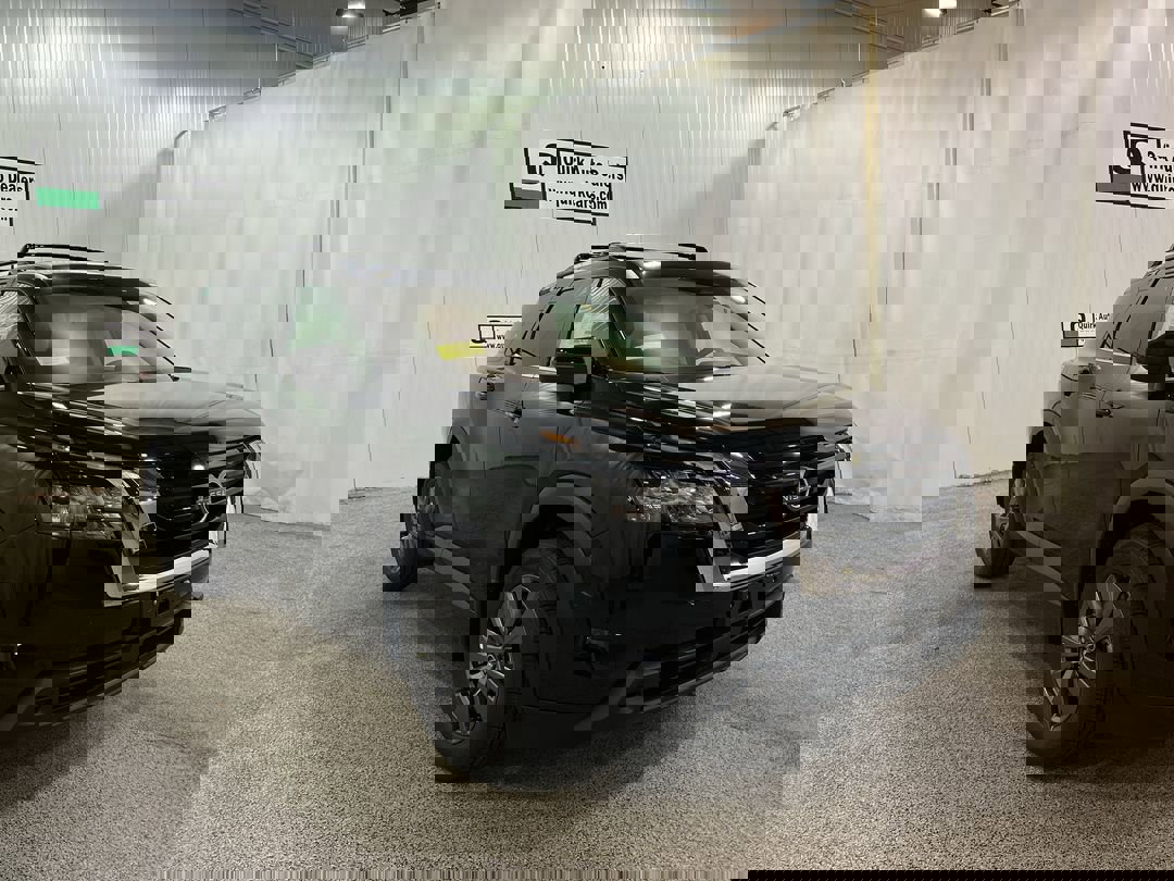 2025 Nissan Pathfinder SV's photo