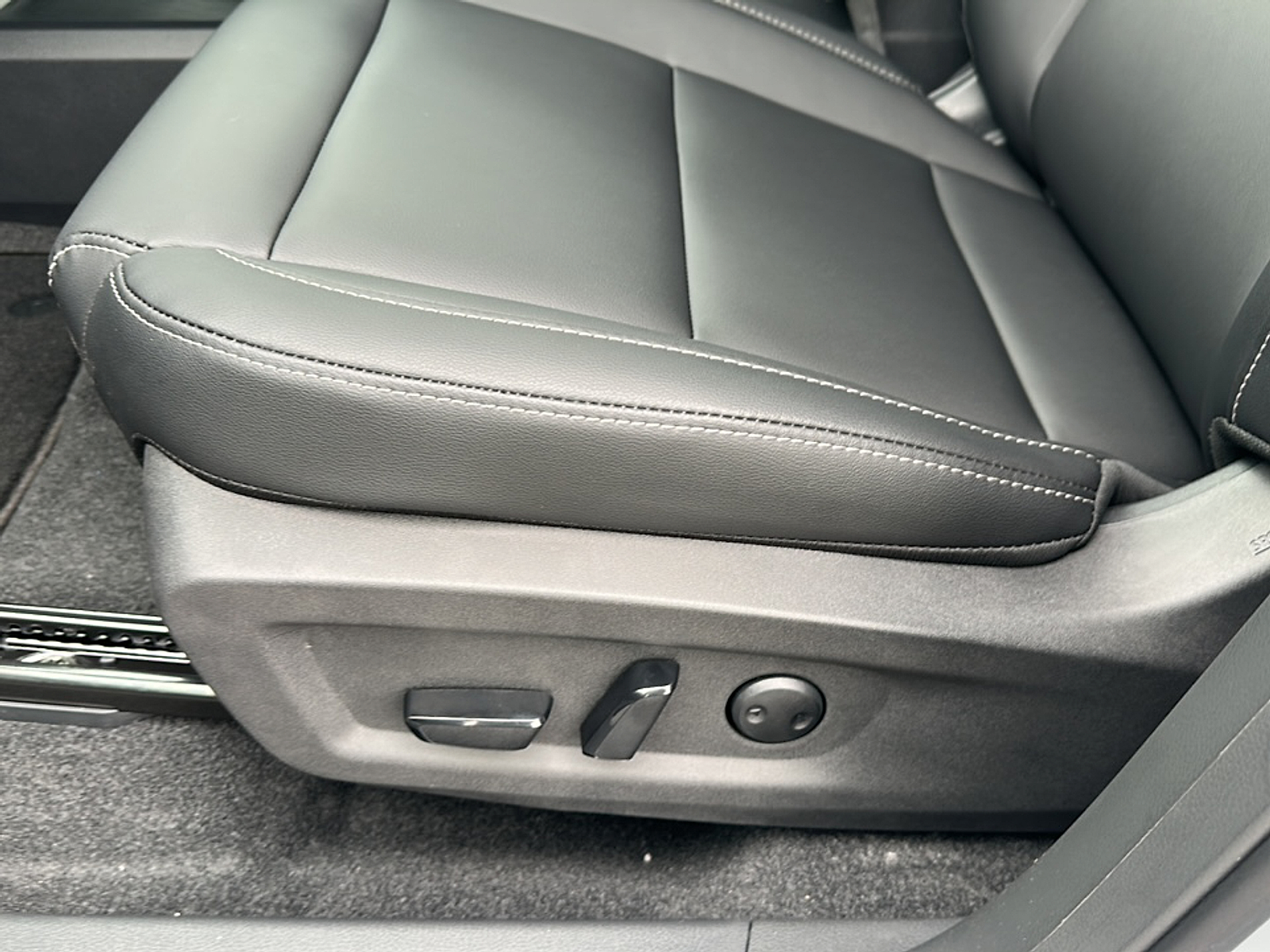 2025 Nissan Murano LE photo 4