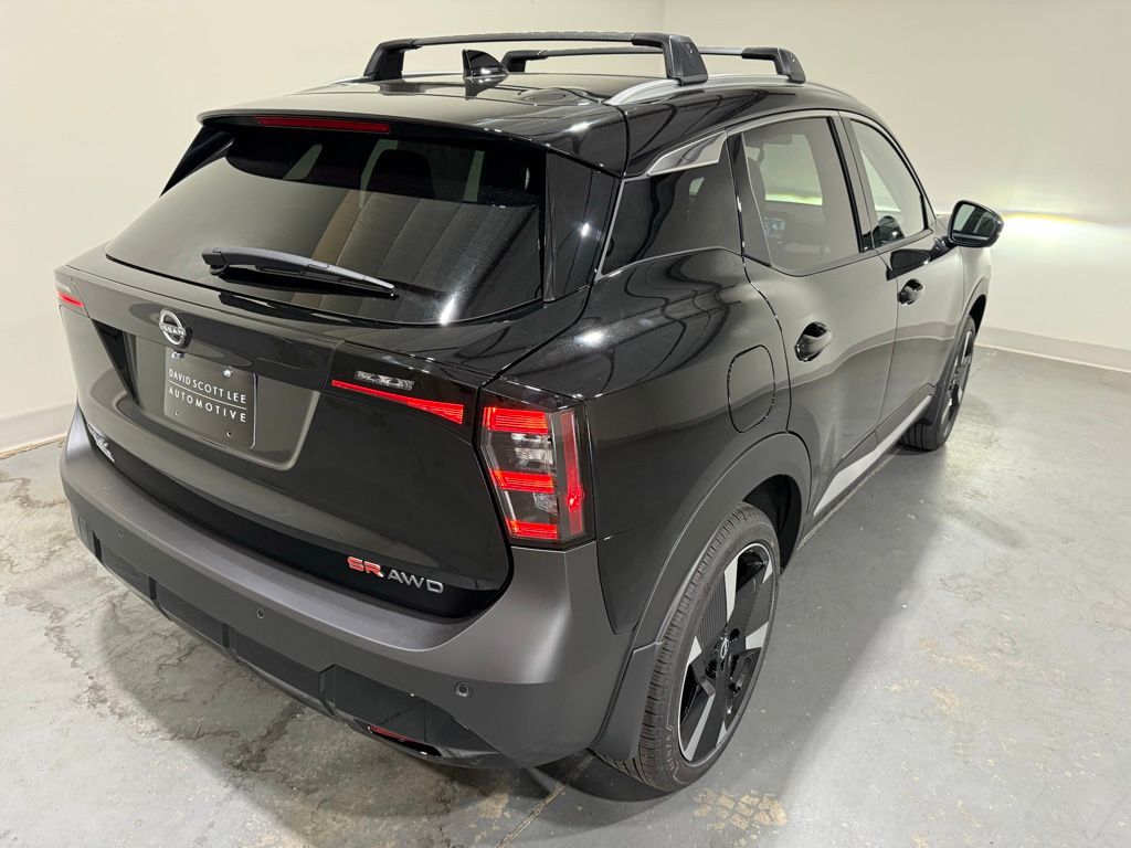 2026 Nissan Kicks SR photo 5