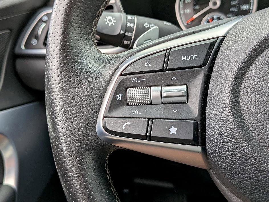 2023 Genesis G70 2.0T photo 16