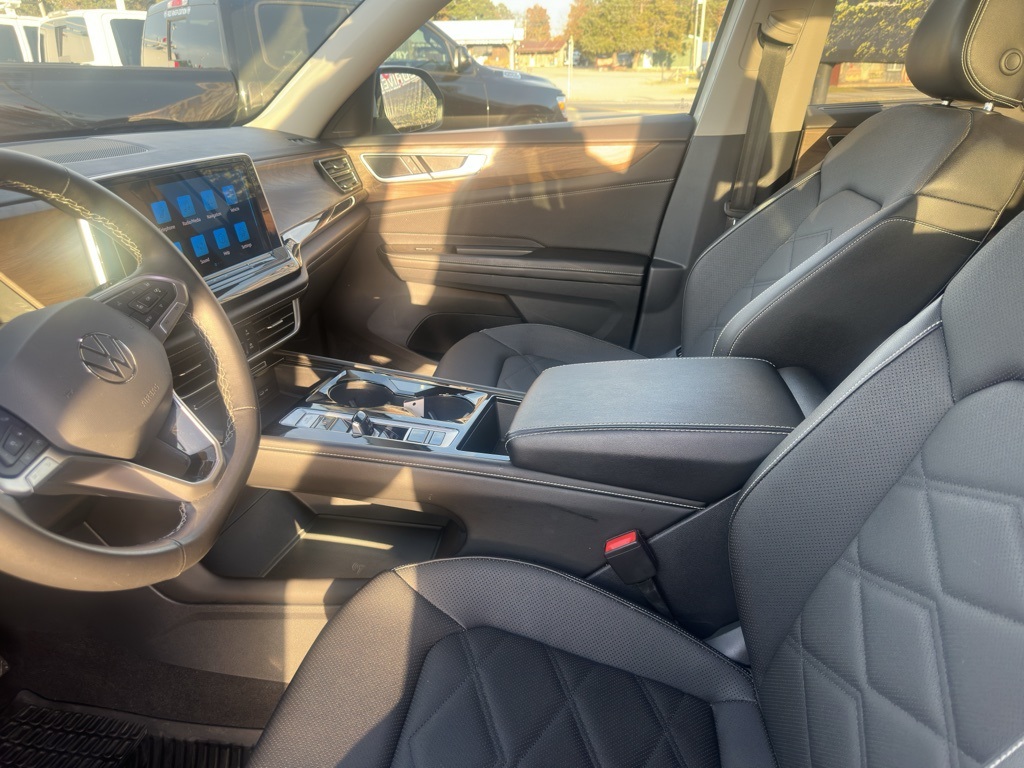 2024 Volkswagen Atlas SE Technology photo 3