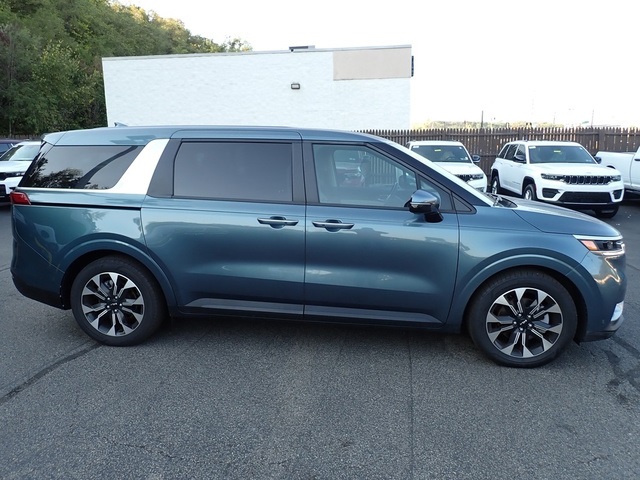 2024 Kia Carnival EX photo 7