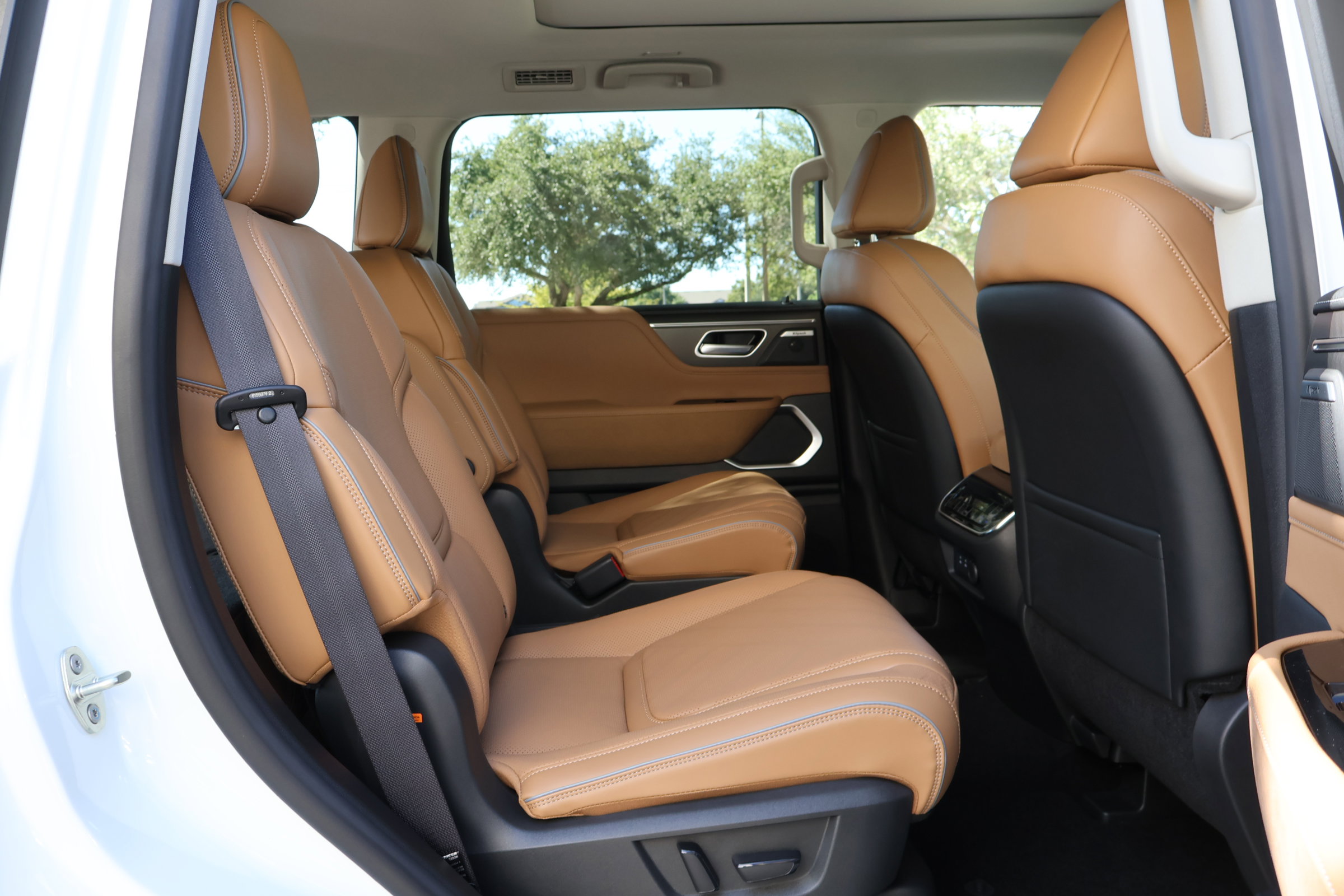 2026 Infiniti QX80 Luxe photo 21
