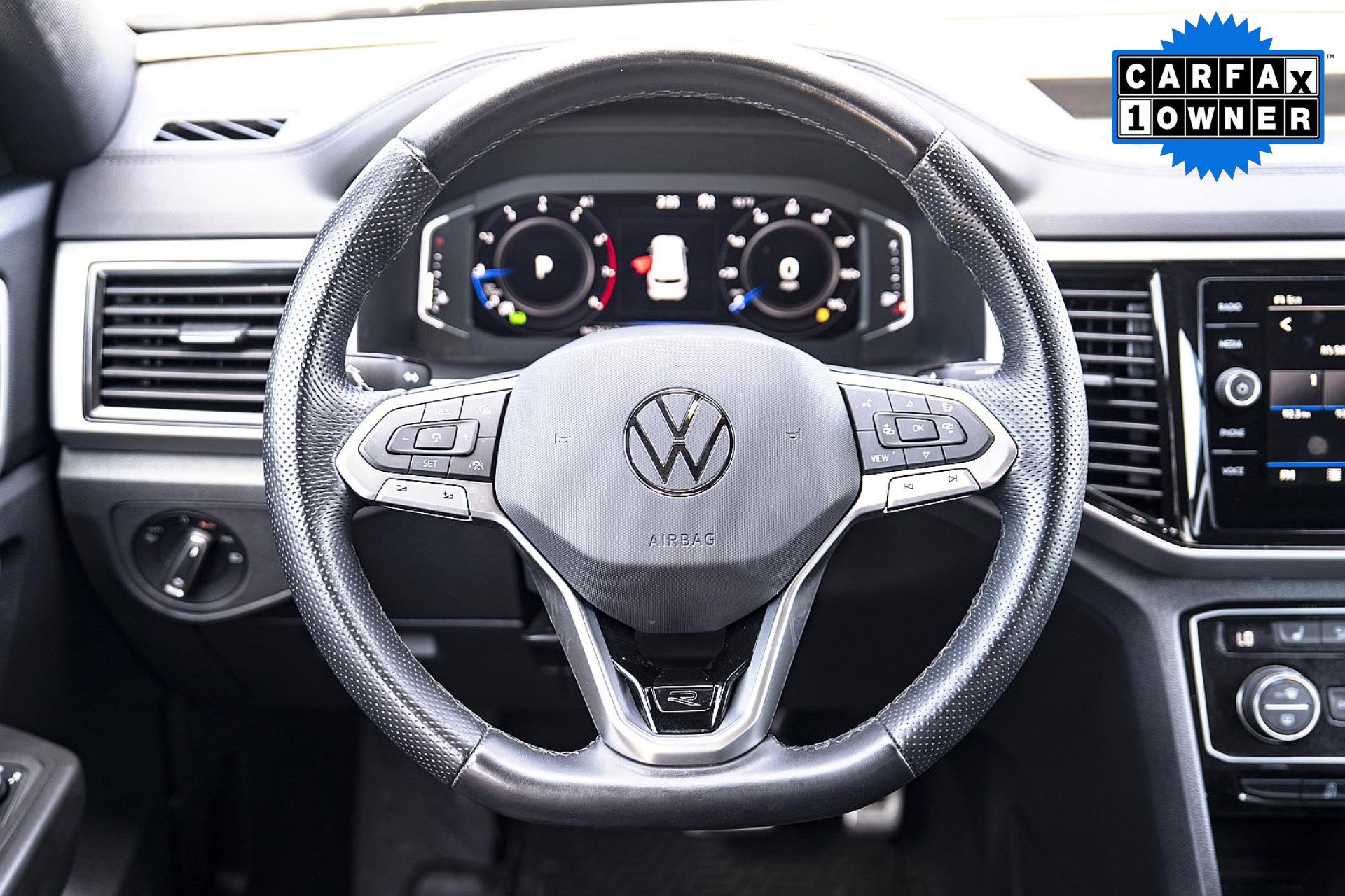 2022 Volkswagen Atlas Cross Sport V6 SEL R-Line photo 22