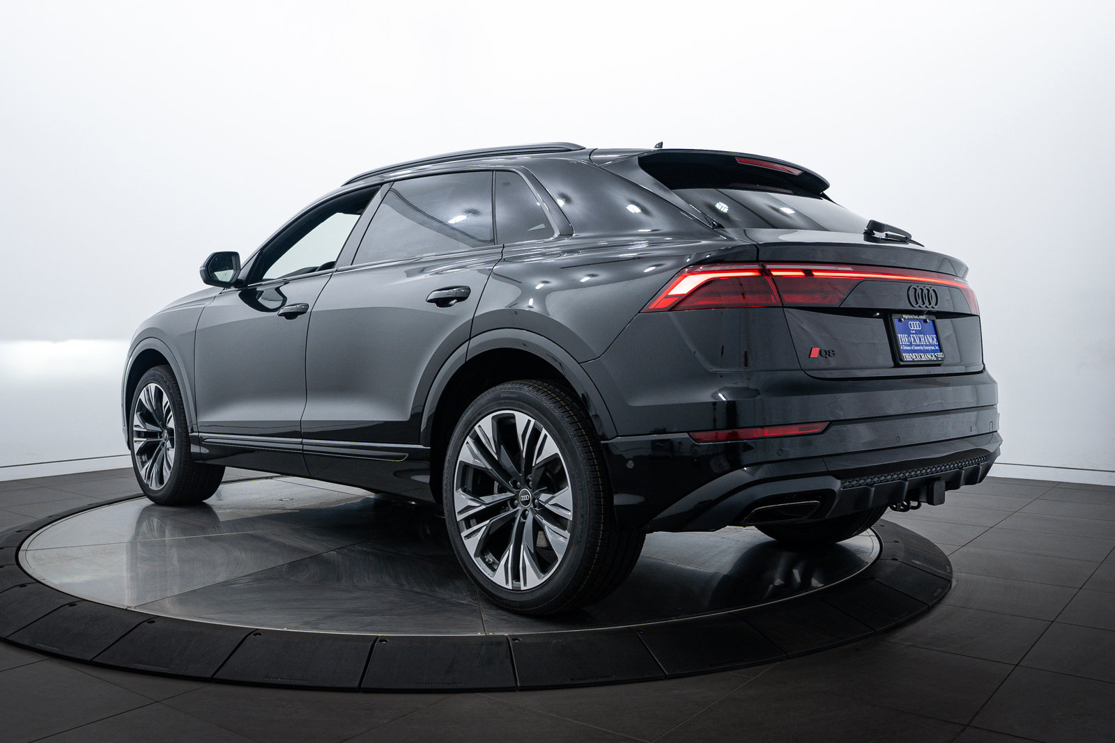 2025 Audi Q8 Premium Plus photo 4
