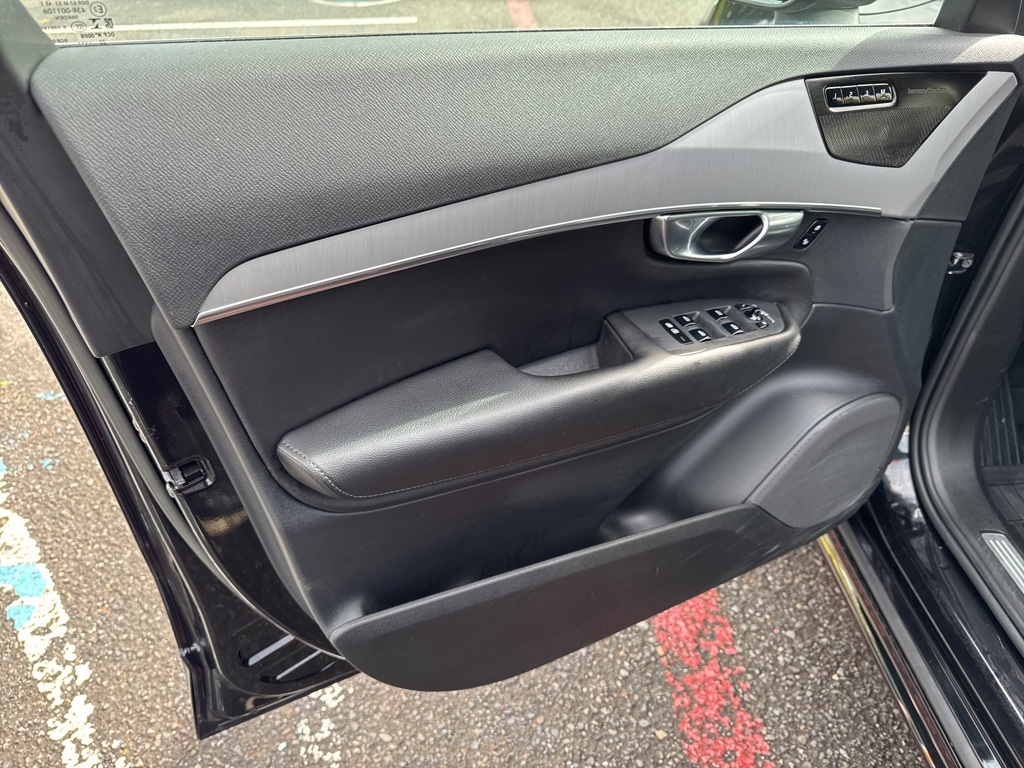 2023 Volvo XC90 B5 Core photo 4