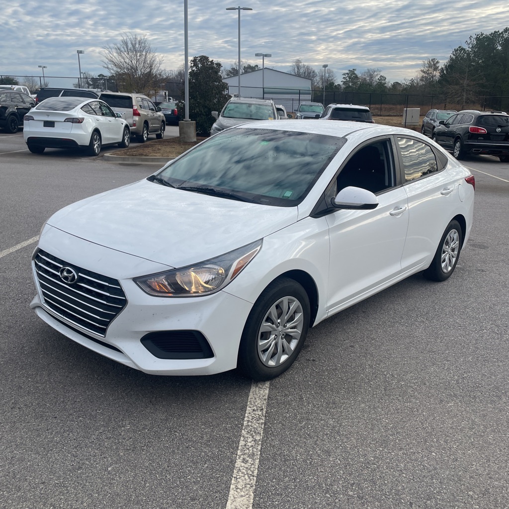 2022 Hyundai Accent SE's photo