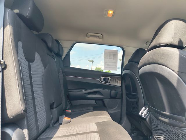 2022 Kia Sorento LX photo 13