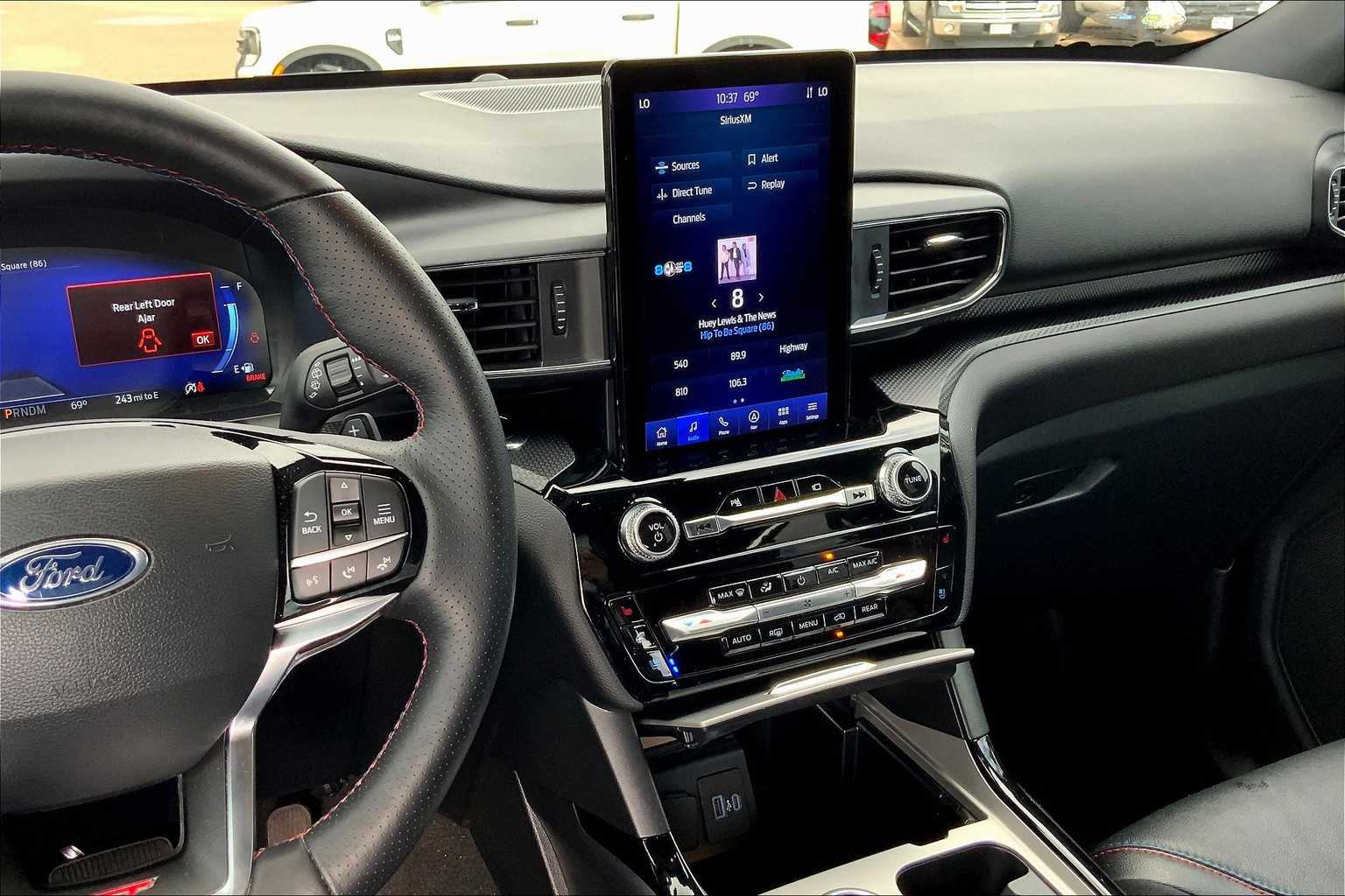 2023 Ford Explorer ST photo 3