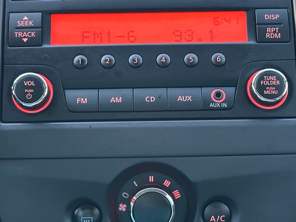 2015 Nissan Versa 1.6 Plus photo 15