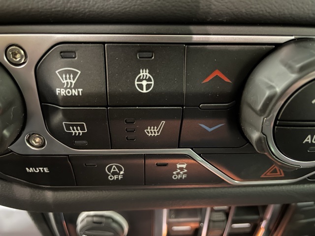2025 Jeep Wrangler Sahara photo 30