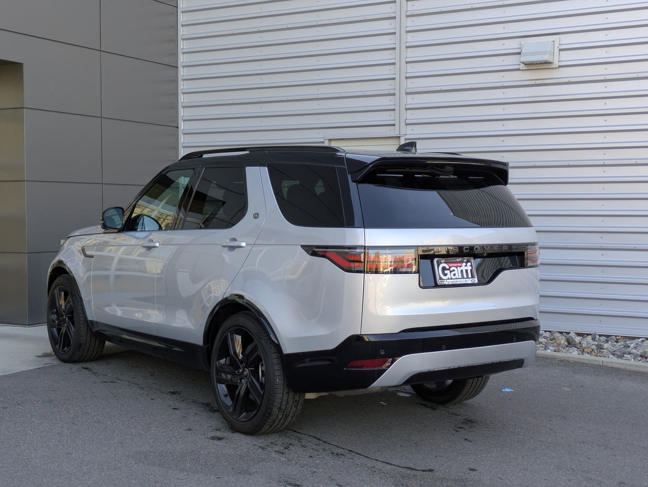 2024 Land Rover Discovery SE photo 2