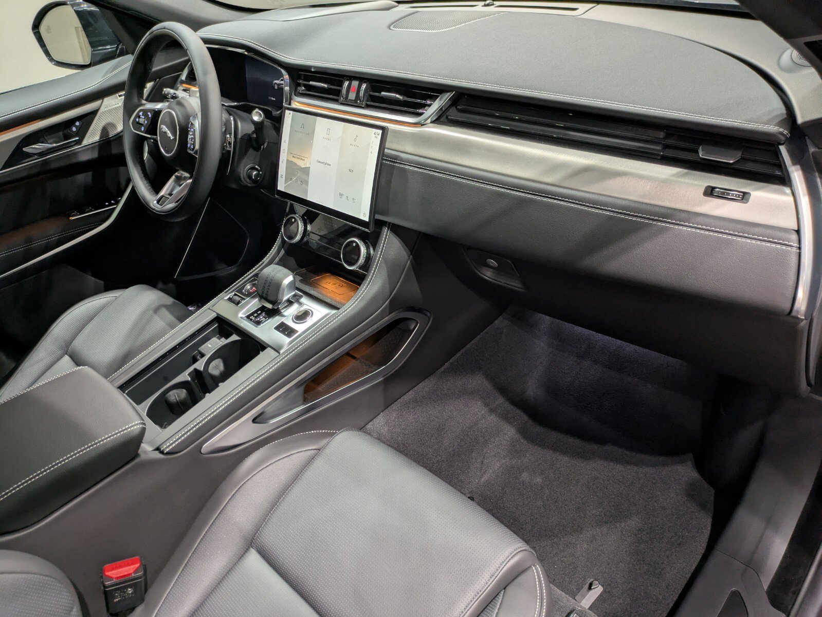 2026 Jaguar F-PACE P250 R-Dynamic S photo 25