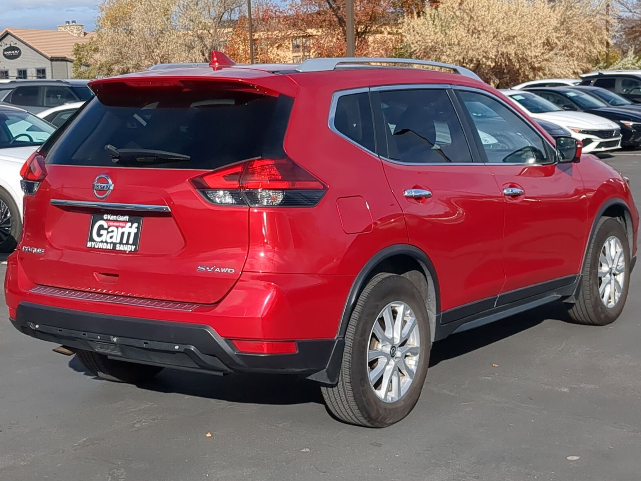 2017 Nissan Rogue SV photo 3