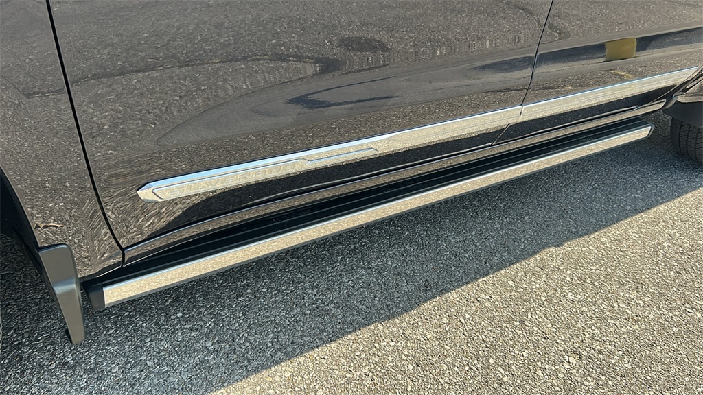 2023 Chevrolet Silverado 1500 High Country photo 11