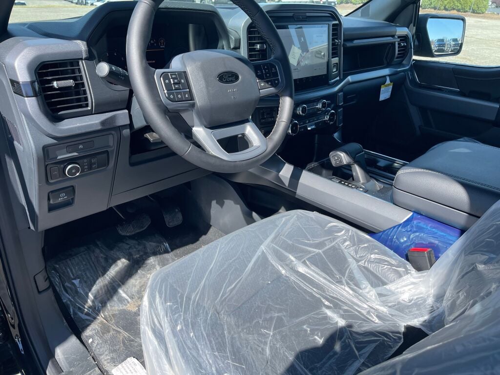 2025 Ford F-150 XLT photo 6