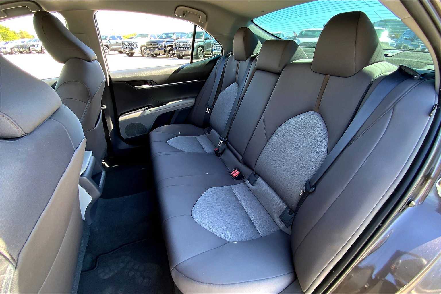 2019 Toyota Camry LE photo 18