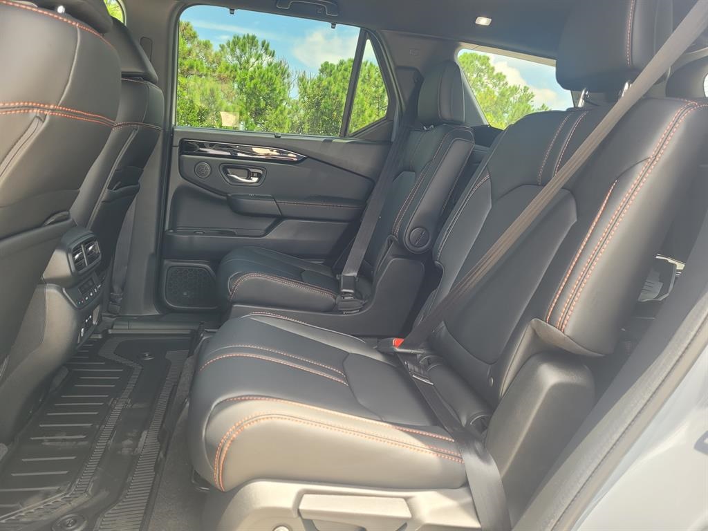 2025 Honda Pilot TrailSport photo 14