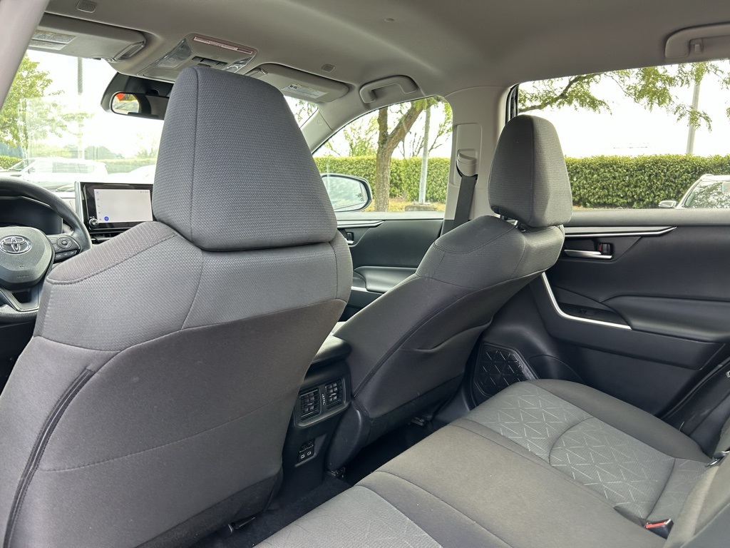 2024 Toyota RAV4 XLE photo 18