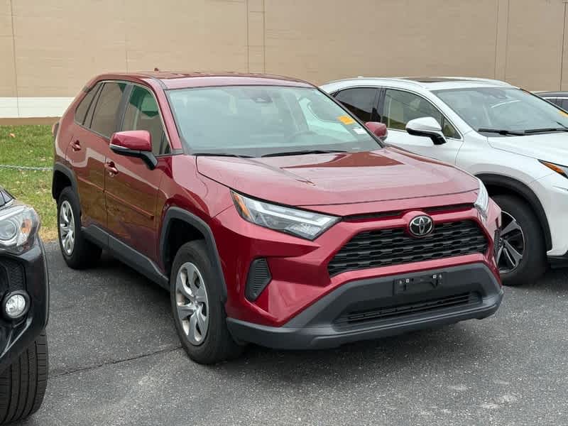 2023 Toyota RAV4 LE's photo