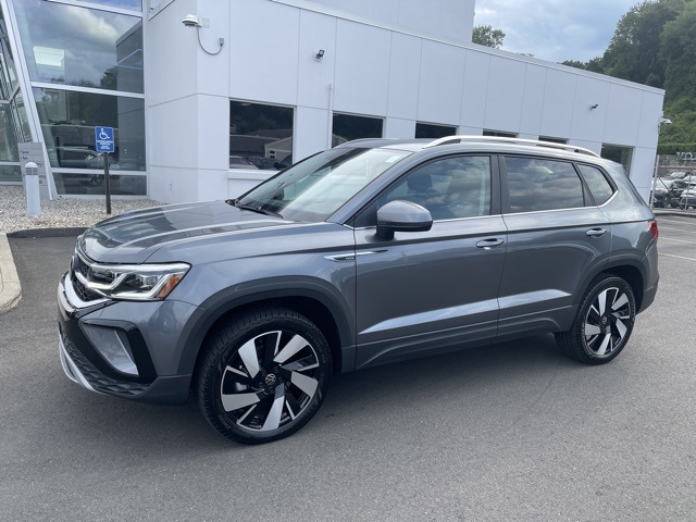 2024 Volkswagen Taos SEL photo 2