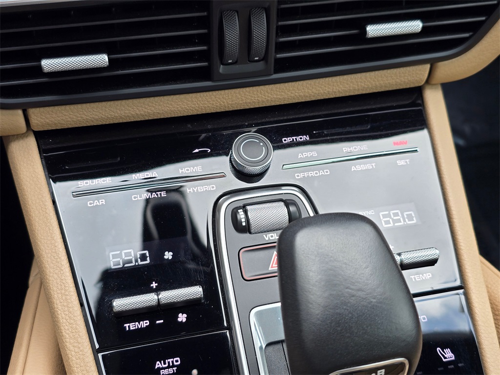 2021 Porsche Cayenne E-Hybrid Coupe Base photo 14