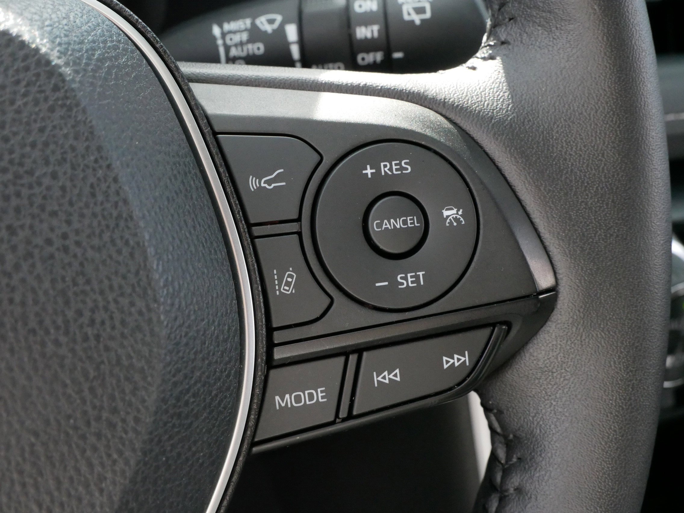 2022 Toyota RAV4 Hybrid XLE photo 23