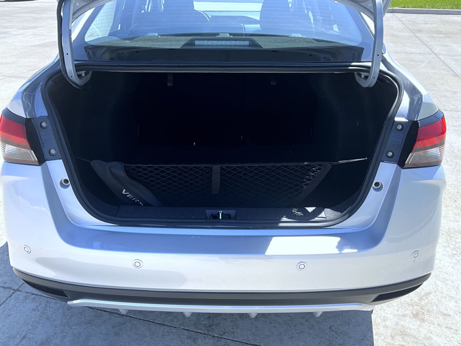 2025 Nissan Versa 1.6 SV photo 9