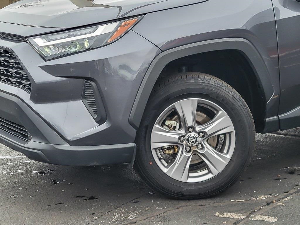 2025 Toyota RAV4 Hybrid LE photo 2