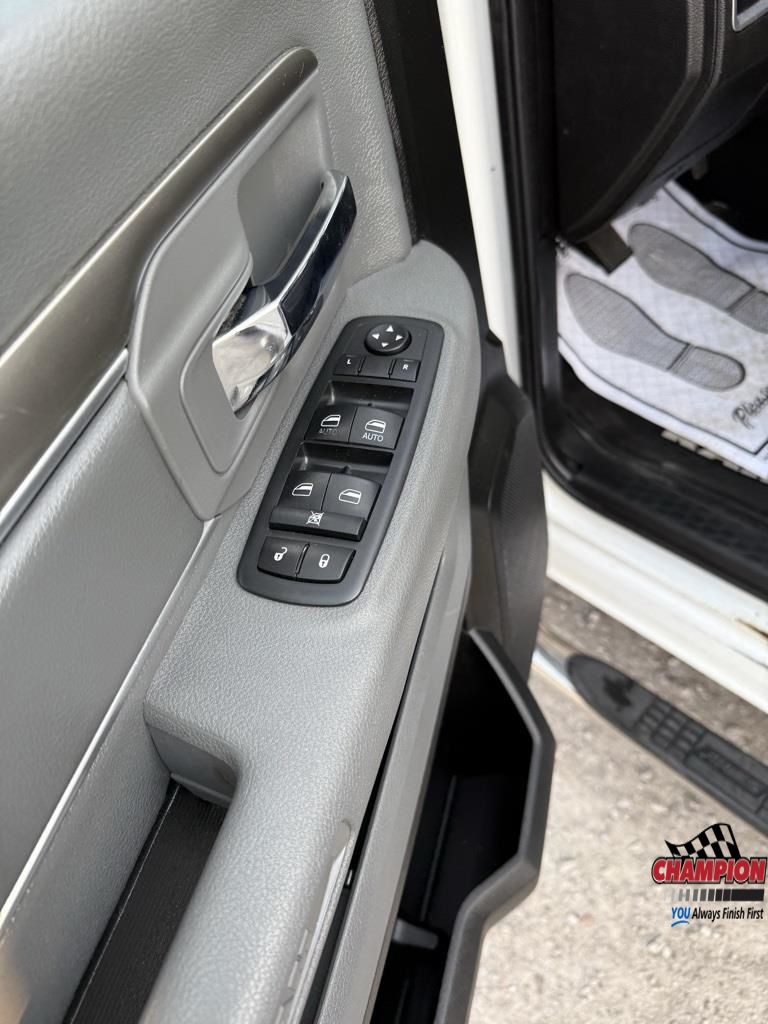 2019 Ram 1500 Classic SLT photo 12